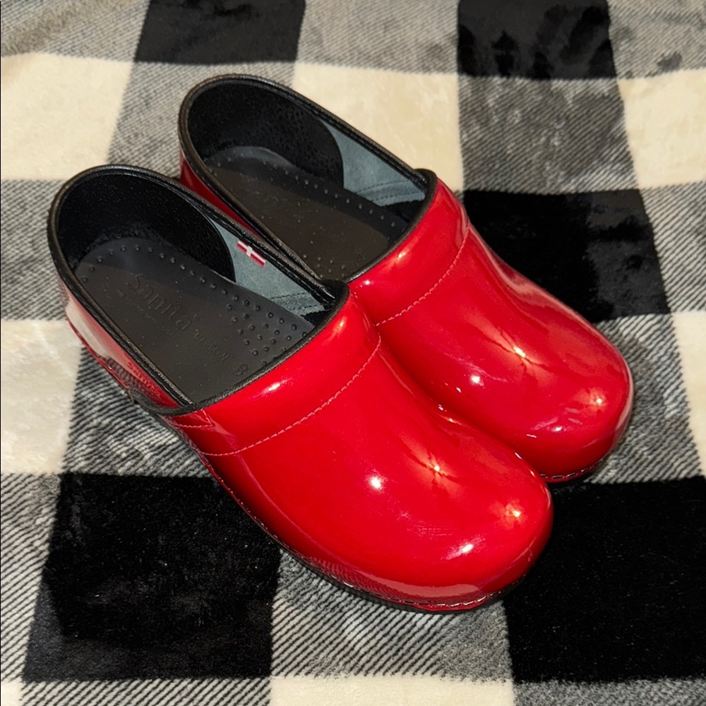 Women’s EU 40 Red Sanita Clogs New